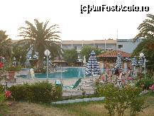 [P02] Piscina si un corp al hotelului » foto by gabivl
 - 
<span class="allrVoted glyphicon glyphicon-heart hidden" id="av148163"></span>
<a class="m-l-10 hidden" id="sv148163" onclick="voting_Foto_DelVot(,148163,7698)" role="button">șterge vot <span class="glyphicon glyphicon-remove"></span></a>
<a id="v9148163" class=" c-red"  onclick="voting_Foto_SetVot(148163)" role="button"><span class="glyphicon glyphicon-heart-empty"></span> <b>LIKE</b> = Votează poza</a> <img class="hidden"  id="f148163W9" src="/imagini/loader.gif" border="0" /><span class="AjErrMes hidden" id="e148163ErM"></span>