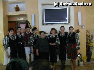 [P25] bunica, d-na Paler, Ioana si o parte din personalul pensiunii Miruna.  » foto by radoi romulus
 - 
<span class="allrVoted glyphicon glyphicon-heart hidden" id="av490050"></span>
<a class="m-l-10 hidden" id="sv490050" onclick="voting_Foto_DelVot(,490050,7758)" role="button">șterge vot <span class="glyphicon glyphicon-remove"></span></a>
<a id="v9490050" class=" c-red"  onclick="voting_Foto_SetVot(490050)" role="button"><span class="glyphicon glyphicon-heart-empty"></span> <b>LIKE</b> = Votează poza</a> <img class="hidden"  id="f490050W9" src="/imagini/loader.gif" border="0" /><span class="AjErrMes hidden" id="e490050ErM"></span>