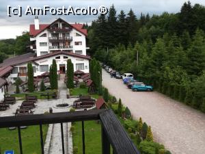 [P02] Pensiunea Miruna - vedere din balconul camerei. Se vede terasa, primul corp de hotel unde este și restaurantul, parcarea » foto by Mika
 - 
<span class="allrVoted glyphicon glyphicon-heart hidden" id="av1168869"></span>
<a class="m-l-10 hidden" id="sv1168869" onclick="voting_Foto_DelVot(,1168869,7758)" role="button">șterge vot <span class="glyphicon glyphicon-remove"></span></a>
<a id="v91168869" class=" c-red"  onclick="voting_Foto_SetVot(1168869)" role="button"><span class="glyphicon glyphicon-heart-empty"></span> <b>LIKE</b> = Votează poza</a> <img class="hidden"  id="f1168869W9" src="/imagini/loader.gif" border="0" /><span class="AjErrMes hidden" id="e1168869ErM"></span>