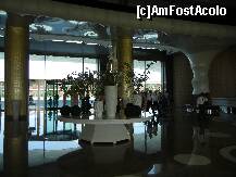 [P01] Intrarea in hotel, in stanga si dreapta se vad masute cu bauturile si dulciurile de intampinare » foto by geop
 - 
<span class="allrVoted glyphicon glyphicon-heart hidden" id="av248202"></span>
<a class="m-l-10 hidden" id="sv248202" onclick="voting_Foto_DelVot(,248202,7762)" role="button">șterge vot <span class="glyphicon glyphicon-remove"></span></a>
<a id="v9248202" class=" c-red"  onclick="voting_Foto_SetVot(248202)" role="button"><span class="glyphicon glyphicon-heart-empty"></span> <b>LIKE</b> = Votează poza</a> <img class="hidden"  id="f248202W9" src="/imagini/loader.gif" border="0" /><span class="AjErrMes hidden" id="e248202ErM"></span>