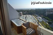 [P04] Balconul camera 1740 extrem degeneros. Jacuzzi este functional! In plan 2 parcarea pe 2 nivele, si padurea de pini in care este terenul de golf Montgomery » foto by wion
 - 
<span class="allrVoted glyphicon glyphicon-heart hidden" id="av212542"></span>
<a class="m-l-10 hidden" id="sv212542" onclick="voting_Foto_DelVot(,212542,7762)" role="button">șterge vot <span class="glyphicon glyphicon-remove"></span></a>
<a id="v9212542" class=" c-red"  onclick="voting_Foto_SetVot(212542)" role="button"><span class="glyphicon glyphicon-heart-empty"></span> <b>LIKE</b> = Votează poza</a> <img class="hidden"  id="f212542W9" src="/imagini/loader.gif" border="0" /><span class="AjErrMes hidden" id="e212542ErM"></span>