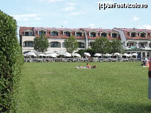 [P14] Unul dintre hotelurile de langa strand » foto by claudiu 71
 - 
<span class="allrVoted glyphicon glyphicon-heart hidden" id="av557669"></span>
<a class="m-l-10 hidden" id="sv557669" onclick="voting_Foto_DelVot(,557669,7763)" role="button">șterge vot <span class="glyphicon glyphicon-remove"></span></a>
<a id="v9557669" class=" c-red"  onclick="voting_Foto_SetVot(557669)" role="button"><span class="glyphicon glyphicon-heart-empty"></span> <b>LIKE</b> = Votează poza</a> <img class="hidden"  id="f557669W9" src="/imagini/loader.gif" border="0" /><span class="AjErrMes hidden" id="e557669ErM"></span>