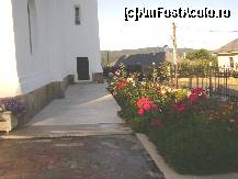 [P19] Schitul Vovidenia - in curtea bisericii » foto by biancuta
 - 
<span class="allrVoted glyphicon glyphicon-heart hidden" id="av152222"></span>
<a class="m-l-10 hidden" id="sv152222" onclick="voting_Foto_DelVot(,152222,7799)" role="button">șterge vot <span class="glyphicon glyphicon-remove"></span></a>
<a id="v9152222" class=" c-red"  onclick="voting_Foto_SetVot(152222)" role="button"><span class="glyphicon glyphicon-heart-empty"></span> <b>LIKE</b> = Votează poza</a> <img class="hidden"  id="f152222W9" src="/imagini/loader.gif" border="0" /><span class="AjErrMes hidden" id="e152222ErM"></span>