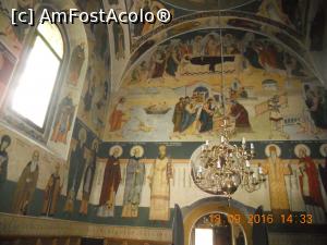 [P15] pictura interioară a bisericii Vovidenia » foto by zlatna
 - 
<span class="allrVoted glyphicon glyphicon-heart hidden" id="av865927"></span>
<a class="m-l-10 hidden" id="sv865927" onclick="voting_Foto_DelVot(,865927,7799)" role="button">șterge vot <span class="glyphicon glyphicon-remove"></span></a>
<a id="v9865927" class=" c-red"  onclick="voting_Foto_SetVot(865927)" role="button"><span class="glyphicon glyphicon-heart-empty"></span> <b>LIKE</b> = Votează poza</a> <img class="hidden"  id="f865927W9" src="/imagini/loader.gif" border="0" /><span class="AjErrMes hidden" id="e865927ErM"></span>