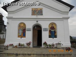 [P18] partea din faţă a bisericii Vovidenia » foto by zlatna
 - 
<span class="allrVoted glyphicon glyphicon-heart hidden" id="av865930"></span>
<a class="m-l-10 hidden" id="sv865930" onclick="voting_Foto_DelVot(,865930,7799)" role="button">șterge vot <span class="glyphicon glyphicon-remove"></span></a>
<a id="v9865930" class=" c-red"  onclick="voting_Foto_SetVot(865930)" role="button"><span class="glyphicon glyphicon-heart-empty"></span> <b>LIKE</b> = Votează poza</a> <img class="hidden"  id="f865930W9" src="/imagini/loader.gif" border="0" /><span class="AjErrMes hidden" id="e865930ErM"></span>