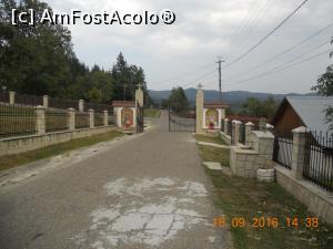 [P03] drumul ce duce spre biserica schitului » foto by zlatna
 - 
<span class="allrVoted glyphicon glyphicon-heart hidden" id="av865915"></span>
<a class="m-l-10 hidden" id="sv865915" onclick="voting_Foto_DelVot(,865915,7799)" role="button">șterge vot <span class="glyphicon glyphicon-remove"></span></a>
<a id="v9865915" class=" c-red"  onclick="voting_Foto_SetVot(865915)" role="button"><span class="glyphicon glyphicon-heart-empty"></span> <b>LIKE</b> = Votează poza</a> <img class="hidden"  id="f865915W9" src="/imagini/loader.gif" border="0" /><span class="AjErrMes hidden" id="e865915ErM"></span>