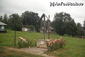 [P07] troita si in departare casa memoriala Sadoveanu » foto by danette*
 - 
<span class="allrVoted glyphicon glyphicon-heart hidden" id="av455295"></span>
<a class="m-l-10 hidden" id="sv455295" onclick="voting_Foto_DelVot(,455295,7799)" role="button">șterge vot <span class="glyphicon glyphicon-remove"></span></a>
<a id="v9455295" class=" c-red"  onclick="voting_Foto_SetVot(455295)" role="button"><span class="glyphicon glyphicon-heart-empty"></span> <b>LIKE</b> = Votează poza</a> <img class="hidden"  id="f455295W9" src="/imagini/loader.gif" border="0" /><span class="AjErrMes hidden" id="e455295ErM"></span>