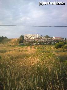 [P01] Cam asa se vede hotelul Alexandros Palace de pe sosea care merge la Ouranopoli » foto by Aeerdna*
 - 
<span class="allrVoted glyphicon glyphicon-heart hidden" id="av152878"></span>
<a class="m-l-10 hidden" id="sv152878" onclick="voting_Foto_DelVot(,152878,7829)" role="button">șterge vot <span class="glyphicon glyphicon-remove"></span></a>
<a id="v9152878" class=" c-red"  onclick="voting_Foto_SetVot(152878)" role="button"><span class="glyphicon glyphicon-heart-empty"></span> <b>LIKE</b> = Votează poza</a> <img class="hidden"  id="f152878W9" src="/imagini/loader.gif" border="0" /><span class="AjErrMes hidden" id="e152878ErM"></span>