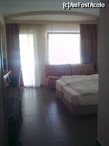 [P52] Camera de hotel (nu mai retin numarul ei, dar toate sunt la fel!). Scuzati calitatea: este din cauza expunerii impotriva luminii. » foto by Aeerdna*
 - 
<span class="allrVoted glyphicon glyphicon-heart hidden" id="av152929"></span>
<a class="m-l-10 hidden" id="sv152929" onclick="voting_Foto_DelVot(,152929,7829)" role="button">șterge vot <span class="glyphicon glyphicon-remove"></span></a>
<a id="v9152929" class=" c-red"  onclick="voting_Foto_SetVot(152929)" role="button"><span class="glyphicon glyphicon-heart-empty"></span> <b>LIKE</b> = Votează poza</a> <img class="hidden"  id="f152929W9" src="/imagini/loader.gif" border="0" /><span class="AjErrMes hidden" id="e152929ErM"></span>