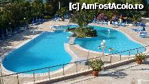 [P03] Vedere de pe terasa restaurantului asupra piscinei din vale de langa receptie » foto by RODIANA
 - 
<span class="allrVoted glyphicon glyphicon-heart hidden" id="av216747"></span>
<a class="m-l-10 hidden" id="sv216747" onclick="voting_Foto_DelVot(,216747,7829)" role="button">șterge vot <span class="glyphicon glyphicon-remove"></span></a>
<a id="v9216747" class=" c-red"  onclick="voting_Foto_SetVot(216747)" role="button"><span class="glyphicon glyphicon-heart-empty"></span> <b>LIKE</b> = Votează poza</a> <img class="hidden"  id="f216747W9" src="/imagini/loader.gif" border="0" /><span class="AjErrMes hidden" id="e216747ErM"></span>