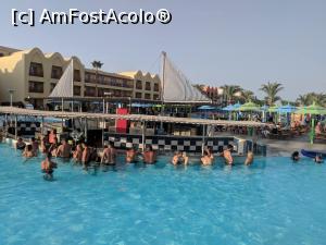 [P14] bar piscină » foto by Ccucu
 - 
<span class="allrVoted glyphicon glyphicon-heart hidden" id="av1013992"></span>
<a class="m-l-10 hidden" id="sv1013992" onclick="voting_Foto_DelVot(,1013992,7832)" role="button">șterge vot <span class="glyphicon glyphicon-remove"></span></a>
<a id="v91013992" class=" c-red"  onclick="voting_Foto_SetVot(1013992)" role="button"><span class="glyphicon glyphicon-heart-empty"></span> <b>LIKE</b> = Votează poza</a> <img class="hidden"  id="f1013992W9" src="/imagini/loader.gif" border="0" /><span class="AjErrMes hidden" id="e1013992ErM"></span>