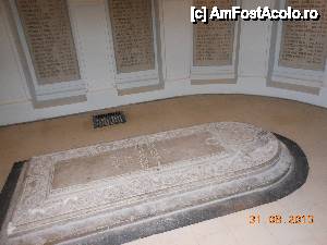[P11] Mărăşeşti - Mausoleul Eroilor. Cripte individuale şi o criptă comună pentru 300 de eroi.  » foto by iulianic
 - 
<span class="allrVoted glyphicon glyphicon-heart hidden" id="av464326"></span>
<a class="m-l-10 hidden" id="sv464326" onclick="voting_Foto_DelVot(,464326,7833)" role="button">șterge vot <span class="glyphicon glyphicon-remove"></span></a>
<a id="v9464326" class=" c-red"  onclick="voting_Foto_SetVot(464326)" role="button"><span class="glyphicon glyphicon-heart-empty"></span> <b>LIKE</b> = Votează poza</a> <img class="hidden"  id="f464326W9" src="/imagini/loader.gif" border="0" /><span class="AjErrMes hidden" id="e464326ErM"></span>