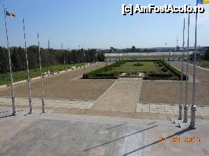 [P21] Mărăşeşti - Mausoleul Eroilor. Parcul şi monumentul eroului necunoscut din faţa mausoleului.  » foto by iulianic
 - 
<span class="allrVoted glyphicon glyphicon-heart hidden" id="av464347"></span>
<a class="m-l-10 hidden" id="sv464347" onclick="voting_Foto_DelVot(,464347,7833)" role="button">șterge vot <span class="glyphicon glyphicon-remove"></span></a>
<a id="v9464347" class=" c-red"  onclick="voting_Foto_SetVot(464347)" role="button"><span class="glyphicon glyphicon-heart-empty"></span> <b>LIKE</b> = Votează poza</a> <img class="hidden"  id="f464347W9" src="/imagini/loader.gif" border="0" /><span class="AjErrMes hidden" id="e464347ErM"></span>