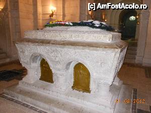 [P07] Mărăşeşti - Mausoleul Eroilor. Sarcofagul Generalului Eremia Grigorescu.  » foto by iulianic
 - 
<span class="allrVoted glyphicon glyphicon-heart hidden" id="av464322"></span>
<a class="m-l-10 hidden" id="sv464322" onclick="voting_Foto_DelVot(,464322,7833)" role="button">șterge vot <span class="glyphicon glyphicon-remove"></span></a>
<a id="v9464322" class=" c-red"  onclick="voting_Foto_SetVot(464322)" role="button"><span class="glyphicon glyphicon-heart-empty"></span> <b>LIKE</b> = Votează poza</a> <img class="hidden"  id="f464322W9" src="/imagini/loader.gif" border="0" /><span class="AjErrMes hidden" id="e464322ErM"></span>
