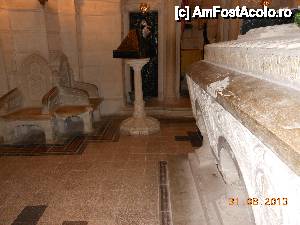 [P09] Mărăşeşti - Mausoleul Eroilor. Sarcofagul Generalului Eremia Grigorescu şi altarul de piatră.  » foto by iulianic
 - 
<span class="allrVoted glyphicon glyphicon-heart hidden" id="av464324"></span>
<a class="m-l-10 hidden" id="sv464324" onclick="voting_Foto_DelVot(,464324,7833)" role="button">șterge vot <span class="glyphicon glyphicon-remove"></span></a>
<a id="v9464324" class=" c-red"  onclick="voting_Foto_SetVot(464324)" role="button"><span class="glyphicon glyphicon-heart-empty"></span> <b>LIKE</b> = Votează poza</a> <img class="hidden"  id="f464324W9" src="/imagini/loader.gif" border="0" /><span class="AjErrMes hidden" id="e464324ErM"></span>