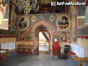 [P26] Fosta Mănăstire Soveja - În interiorul bisericii, chipurile domnitorilor Matei Basarab al Ţării Româneşti şi Vasile Lupu al Moldovei.  » foto by iulianic
 - 
<span class="allrVoted glyphicon glyphicon-heart hidden" id="av465289"></span>
<a class="m-l-10 hidden" id="sv465289" onclick="voting_Foto_DelVot(,465289,7833)" role="button">șterge vot <span class="glyphicon glyphicon-remove"></span></a>
<a id="v9465289" class=" c-red"  onclick="voting_Foto_SetVot(465289)" role="button"><span class="glyphicon glyphicon-heart-empty"></span> <b>LIKE</b> = Votează poza</a> <img class="hidden"  id="f465289W9" src="/imagini/loader.gif" border="0" /><span class="AjErrMes hidden" id="e465289ErM"></span>