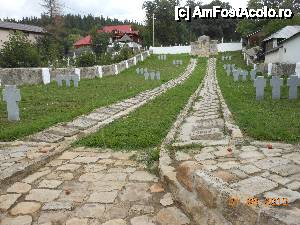 [P30] Cimitirul ostaşilor germani de la Dragosloveni.  » foto by iulianic
 - 
<span class="allrVoted glyphicon glyphicon-heart hidden" id="av465295"></span>
<a class="m-l-10 hidden" id="sv465295" onclick="voting_Foto_DelVot(,465295,7833)" role="button">șterge vot <span class="glyphicon glyphicon-remove"></span></a>
<a id="v9465295" class=" c-red"  onclick="voting_Foto_SetVot(465295)" role="button"><span class="glyphicon glyphicon-heart-empty"></span> <b>LIKE</b> = Votează poza</a> <img class="hidden"  id="f465295W9" src="/imagini/loader.gif" border="0" /><span class="AjErrMes hidden" id="e465295ErM"></span>