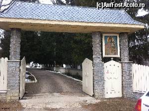 [P01] Poarta de intrare în mănăstire, ori, dimpotrivă, de ieșire din mănăstre. Chestie de perspectivă!  » foto by Yersinia Pestis
 - 
<span class="allrVoted glyphicon glyphicon-heart hidden" id="av598053"></span>
<a class="m-l-10 hidden" id="sv598053" onclick="voting_Foto_DelVot(,598053,7833)" role="button">șterge vot <span class="glyphicon glyphicon-remove"></span></a>
<a id="v9598053" class=" c-red"  onclick="voting_Foto_SetVot(598053)" role="button"><span class="glyphicon glyphicon-heart-empty"></span> <b>LIKE</b> = Votează poza</a> <img class="hidden"  id="f598053W9" src="/imagini/loader.gif" border="0" /><span class="AjErrMes hidden" id="e598053ErM"></span>