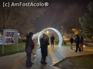 [P43] Focsani - Targul de Craciun seara, prin parc » foto by mishu
 - 
<span class="allrVoted glyphicon glyphicon-heart hidden" id="av1344517"></span>
<a class="m-l-10 hidden" id="sv1344517" onclick="voting_Foto_DelVot(,1344517,7833)" role="button">șterge vot <span class="glyphicon glyphicon-remove"></span></a>
<a id="v91344517" class=" c-red"  onclick="voting_Foto_SetVot(1344517)" role="button"><span class="glyphicon glyphicon-heart-empty"></span> <b>LIKE</b> = Votează poza</a> <img class="hidden"  id="f1344517W9" src="/imagini/loader.gif" border="0" /><span class="AjErrMes hidden" id="e1344517ErM"></span>
