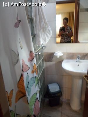 [P14] camera dubla cu baie proprie cu dus » foto by ile57b
 - 
<span class="allrVoted glyphicon glyphicon-heart hidden" id="av1358808"></span>
<a class="m-l-10 hidden" id="sv1358808" onclick="voting_Foto_DelVot(,1358808,7839)" role="button">șterge vot <span class="glyphicon glyphicon-remove"></span></a>
<a id="v91358808" class=" c-red"  onclick="voting_Foto_SetVot(1358808)" role="button"><span class="glyphicon glyphicon-heart-empty"></span> <b>LIKE</b> = Votează poza</a> <img class="hidden"  id="f1358808W9" src="/imagini/loader.gif" border="0" /><span class="AjErrMes hidden" id="e1358808ErM"></span>