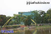 [P31] Podul Kładka Słodowa şi hotelul HP Park Plaza » foto by Costi
 - 
<span class="allrVoted glyphicon glyphicon-heart hidden" id="av277259"></span>
<a class="m-l-10 hidden" id="sv277259" onclick="voting_Foto_DelVot(,277259,7843)" role="button">șterge vot <span class="glyphicon glyphicon-remove"></span></a>
<a id="v9277259" class=" c-red"  onclick="voting_Foto_SetVot(277259)" role="button"><span class="glyphicon glyphicon-heart-empty"></span> <b>LIKE</b> = Votează poza</a> <img class="hidden"  id="f277259W9" src="/imagini/loader.gif" border="0" /><span class="AjErrMes hidden" id="e277259ErM"></span>