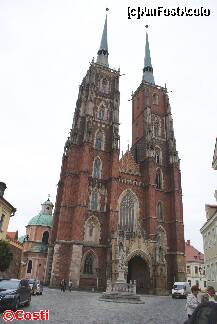 [P20] Biserica Catedrală Sf. Ioan Botezătorul. Vedere din Piaţa Catedralei. » foto by Costi
 - 
<span class="allrVoted glyphicon glyphicon-heart hidden" id="av278852"></span>
<a class="m-l-10 hidden" id="sv278852" onclick="voting_Foto_DelVot(,278852,7843)" role="button">șterge vot <span class="glyphicon glyphicon-remove"></span></a>
<a id="v9278852" class=" c-red"  onclick="voting_Foto_SetVot(278852)" role="button"><span class="glyphicon glyphicon-heart-empty"></span> <b>LIKE</b> = Votează poza</a> <img class="hidden"  id="f278852W9" src="/imagini/loader.gif" border="0" /><span class="AjErrMes hidden" id="e278852ErM"></span>