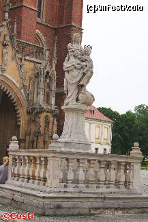 [P22] Statuia Feciorei cu Pruncul, din Piaţa Catedralei. » foto by Costi
 - 
<span class="allrVoted glyphicon glyphicon-heart hidden" id="av278854"></span>
<a class="m-l-10 hidden" id="sv278854" onclick="voting_Foto_DelVot(,278854,7843)" role="button">șterge vot <span class="glyphicon glyphicon-remove"></span></a>
<a id="v9278854" class=" c-red"  onclick="voting_Foto_SetVot(278854)" role="button"><span class="glyphicon glyphicon-heart-empty"></span> <b>LIKE</b> = Votează poza</a> <img class="hidden"  id="f278854W9" src="/imagini/loader.gif" border="0" /><span class="AjErrMes hidden" id="e278854ErM"></span>