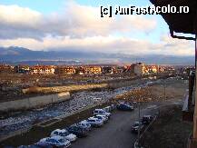 [P02] raul , o parte din parcarea hotelului si maidanul de langa » foto by commandorsteel*
 - 
<span class="allrVoted glyphicon glyphicon-heart hidden" id="av179973"></span>
<a class="m-l-10 hidden" id="sv179973" onclick="voting_Foto_DelVot(,179973,7855)" role="button">șterge vot <span class="glyphicon glyphicon-remove"></span></a>
<a id="v9179973" class=" c-red"  onclick="voting_Foto_SetVot(179973)" role="button"><span class="glyphicon glyphicon-heart-empty"></span> <b>LIKE</b> = Votează poza</a> <img class="hidden"  id="f179973W9" src="/imagini/loader.gif" border="0" /><span class="AjErrMes hidden" id="e179973ErM"></span>