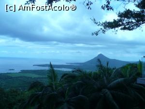 [P05] vedere spre ocean de pe terasa restaurantului Chamarel » foto by Yolanda
 - 
<span class="allrVoted glyphicon glyphicon-heart hidden" id="av963552"></span>
<a class="m-l-10 hidden" id="sv963552" onclick="voting_Foto_DelVot(,963552,7864)" role="button">șterge vot <span class="glyphicon glyphicon-remove"></span></a>
<a id="v9963552" class=" c-red"  onclick="voting_Foto_SetVot(963552)" role="button"><span class="glyphicon glyphicon-heart-empty"></span> <b>LIKE</b> = Votează poza</a> <img class="hidden"  id="f963552W9" src="/imagini/loader.gif" border="0" /><span class="AjErrMes hidden" id="e963552ErM"></span>