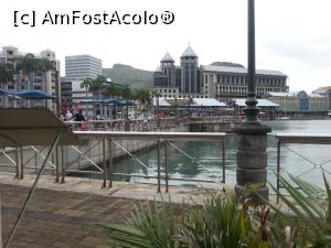 [P03] Faleza si cel mai mare mall din Port Loius, punct de reper pentru toata lumea » foto by laura_modjo
 - 
<span class="allrVoted glyphicon glyphicon-heart hidden" id="av754831"></span>
<a class="m-l-10 hidden" id="sv754831" onclick="voting_Foto_DelVot(,754831,7864)" role="button">șterge vot <span class="glyphicon glyphicon-remove"></span></a>
<a id="v9754831" class=" c-red"  onclick="voting_Foto_SetVot(754831)" role="button"><span class="glyphicon glyphicon-heart-empty"></span> <b>LIKE</b> = Votează poza</a> <img class="hidden"  id="f754831W9" src="/imagini/loader.gif" border="0" /><span class="AjErrMes hidden" id="e754831ErM"></span>