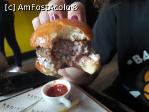 [P09] unul dintre (cica) mini burgeri, in sectiune... :)  » foto by silvia tudoran
 - 
<span class="allrVoted glyphicon glyphicon-heart hidden" id="av1095587"></span>
<a class="m-l-10 hidden" id="sv1095587" onclick="voting_Foto_DelVot(,1095587,7866)" role="button">șterge vot <span class="glyphicon glyphicon-remove"></span></a>
<a id="v91095587" class=" c-red"  onclick="voting_Foto_SetVot(1095587)" role="button"><span class="glyphicon glyphicon-heart-empty"></span> <b>LIKE</b> = Votează poza</a> <img class="hidden"  id="f1095587W9" src="/imagini/loader.gif" border="0" /><span class="AjErrMes hidden" id="e1095587ErM"></span>