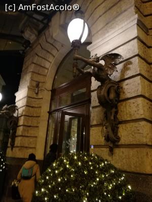 [P42] New York Cafe - intrarea » foto by crismis
 - 
<span class="allrVoted glyphicon glyphicon-heart hidden" id="av1042513"></span>
<a class="m-l-10 hidden" id="sv1042513" onclick="voting_Foto_DelVot(,1042513,7866)" role="button">șterge vot <span class="glyphicon glyphicon-remove"></span></a>
<a id="v91042513" class=" c-red"  onclick="voting_Foto_SetVot(1042513)" role="button"><span class="glyphicon glyphicon-heart-empty"></span> <b>LIKE</b> = Votează poza</a> <img class="hidden"  id="f1042513W9" src="/imagini/loader.gif" border="0" /><span class="AjErrMes hidden" id="e1042513ErM"></span>