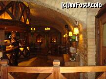[P09] Central Cellar Restaurant & Wine Bar - sala restaurantului, barul şi ospătarul nostru. » foto by creivean
 - 
<span class="allrVoted glyphicon glyphicon-heart hidden" id="av155508"></span>
<a class="m-l-10 hidden" id="sv155508" onclick="voting_Foto_DelVot(,155508,7866)" role="button">șterge vot <span class="glyphicon glyphicon-remove"></span></a>
<a id="v9155508" class=" c-red"  onclick="voting_Foto_SetVot(155508)" role="button"><span class="glyphicon glyphicon-heart-empty"></span> <b>LIKE</b> = Votează poza</a> <img class="hidden"  id="f155508W9" src="/imagini/loader.gif" border="0" /><span class="AjErrMes hidden" id="e155508ErM"></span>