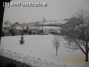 [P06] curtea pensiunii plină de zăpadă văzută din balcon » foto by zlatna
 - 
<span class="allrVoted glyphicon glyphicon-heart hidden" id="av829289"></span>
<a class="m-l-10 hidden" id="sv829289" onclick="voting_Foto_DelVot(,829289,7878)" role="button">șterge vot <span class="glyphicon glyphicon-remove"></span></a>
<a id="v9829289" class=" c-red"  onclick="voting_Foto_SetVot(829289)" role="button"><span class="glyphicon glyphicon-heart-empty"></span> <b>LIKE</b> = Votează poza</a> <img class="hidden"  id="f829289W9" src="/imagini/loader.gif" border="0" /><span class="AjErrMes hidden" id="e829289ErM"></span>
