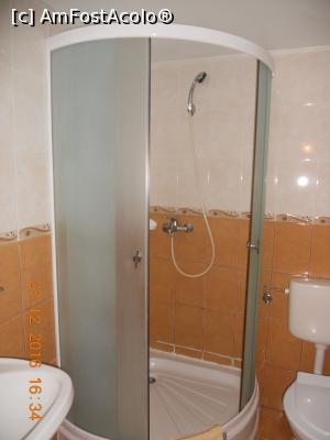 [P07] cabina de duş modernă » foto by zlatna
 - 
<span class="allrVoted glyphicon glyphicon-heart hidden" id="av829290"></span>
<a class="m-l-10 hidden" id="sv829290" onclick="voting_Foto_DelVot(,829290,7878)" role="button">șterge vot <span class="glyphicon glyphicon-remove"></span></a>
<a id="v9829290" class=" c-red"  onclick="voting_Foto_SetVot(829290)" role="button"><span class="glyphicon glyphicon-heart-empty"></span> <b>LIKE</b> = Votează poza</a> <img class="hidden"  id="f829290W9" src="/imagini/loader.gif" border="0" /><span class="AjErrMes hidden" id="e829290ErM"></span>