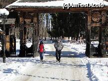 [P02] Poarta frumos sculptata a manastirii » foto by dananecula*
 - 
<span class="allrVoted glyphicon glyphicon-heart hidden" id="av186758"></span>
<a class="m-l-10 hidden" id="sv186758" onclick="voting_Foto_DelVot(,186758,7879)" role="button">șterge vot <span class="glyphicon glyphicon-remove"></span></a>
<a id="v9186758" class=" c-red"  onclick="voting_Foto_SetVot(186758)" role="button"><span class="glyphicon glyphicon-heart-empty"></span> <b>LIKE</b> = Votează poza</a> <img class="hidden"  id="f186758W9" src="/imagini/loader.gif" border="0" /><span class="AjErrMes hidden" id="e186758ErM"></span>