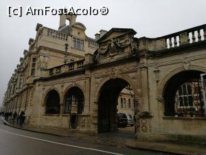 [P47] Intrarea în Colegiul Pembroke » foto by crismis
 - 
<span class="allrVoted glyphicon glyphicon-heart hidden" id="av837072"></span>
<a class="m-l-10 hidden" id="sv837072" onclick="voting_Foto_DelVot(,837072,7883)" role="button">șterge vot <span class="glyphicon glyphicon-remove"></span></a>
<a id="v9837072" class=" c-red"  onclick="voting_Foto_SetVot(837072)" role="button"><span class="glyphicon glyphicon-heart-empty"></span> <b>LIKE</b> = Votează poza</a> <img class="hidden"  id="f837072W9" src="/imagini/loader.gif" border="0" /><span class="AjErrMes hidden" id="e837072ErM"></span>