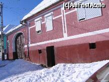 [P25] Casa la care trebuie sa faceti dreapta, in dreapta este troita. » foto by sforicel
 - 
<span class="allrVoted glyphicon glyphicon-heart hidden" id="av181246"></span>
<a class="m-l-10 hidden" id="sv181246" onclick="voting_Foto_DelVot(,181246,7886)" role="button">șterge vot <span class="glyphicon glyphicon-remove"></span></a>
<a id="v9181246" class=" c-red"  onclick="voting_Foto_SetVot(181246)" role="button"><span class="glyphicon glyphicon-heart-empty"></span> <b>LIKE</b> = Votează poza</a> <img class="hidden"  id="f181246W9" src="/imagini/loader.gif" border="0" /><span class="AjErrMes hidden" id="e181246ErM"></span>
