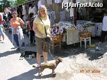 [P04] In Bran la piata , prietena noastra inca nu stie ca are un catel de vanzare ...1 euro ... » foto by raoulp55
 - 
<span class="allrVoted glyphicon glyphicon-heart hidden" id="av156833"></span>
<a class="m-l-10 hidden" id="sv156833" onclick="voting_Foto_DelVot(,156833,7888)" role="button">șterge vot <span class="glyphicon glyphicon-remove"></span></a>
<a id="v9156833" class=" c-red"  onclick="voting_Foto_SetVot(156833)" role="button"><span class="glyphicon glyphicon-heart-empty"></span> <b>LIKE</b> = Votează poza</a> <img class="hidden"  id="f156833W9" src="/imagini/loader.gif" border="0" /><span class="AjErrMes hidden" id="e156833ErM"></span>