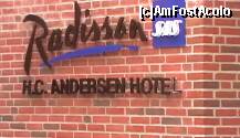 [P14] Firma de la intrarea în Radisson Blu H.C. Andersen Hotel » foto by Costi
 - 
<span class="allrVoted glyphicon glyphicon-heart hidden" id="av156969"></span>
<a class="m-l-10 hidden" id="sv156969" onclick="voting_Foto_DelVot(,156969,7891)" role="button">șterge vot <span class="glyphicon glyphicon-remove"></span></a>
<a id="v9156969" class=" c-red"  onclick="voting_Foto_SetVot(156969)" role="button"><span class="glyphicon glyphicon-heart-empty"></span> <b>LIKE</b> = Votează poza</a> <img class="hidden"  id="f156969W9" src="/imagini/loader.gif" border="0" /><span class="AjErrMes hidden" id="e156969ErM"></span>