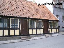 [P21] H.C. Andersens Barndomshjem (Casa copilăriei lui Andersen), din Munkemøllestræde » foto by Costi
 - 
<span class="allrVoted glyphicon glyphicon-heart hidden" id="av156986"></span>
<a class="m-l-10 hidden" id="sv156986" onclick="voting_Foto_DelVot(,156986,7891)" role="button">șterge vot <span class="glyphicon glyphicon-remove"></span></a>
<a id="v9156986" class=" c-red"  onclick="voting_Foto_SetVot(156986)" role="button"><span class="glyphicon glyphicon-heart-empty"></span> <b>LIKE</b> = Votează poza</a> <img class="hidden"  id="f156986W9" src="/imagini/loader.gif" border="0" /><span class="AjErrMes hidden" id="e156986ErM"></span>