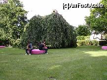 [P20] Grădina Regală (Kongens Have), un parc în care se organizează carnavaluri şi alte spectacole, dar care (se spune) este şi locul preferat al vagabonzilor şi toxicomanilor » foto by Costi
 - 
<span class="allrVoted glyphicon glyphicon-heart hidden" id="av159242"></span>
<a class="m-l-10 hidden" id="sv159242" onclick="voting_Foto_DelVot(,159242,7891)" role="button">șterge vot <span class="glyphicon glyphicon-remove"></span></a>
<a id="v9159242" class=" c-red"  onclick="voting_Foto_SetVot(159242)" role="button"><span class="glyphicon glyphicon-heart-empty"></span> <b>LIKE</b> = Votează poza</a> <img class="hidden"  id="f159242W9" src="/imagini/loader.gif" border="0" /><span class="AjErrMes hidden" id="e159242ErM"></span>