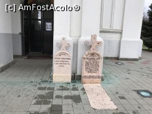 [P07] Hai hui prin Kladovo de Paști - biserica Sfântul Gheorghe din Kladovo - intrarea în biserică » foto by nicole33
 - 
<span class="allrVoted glyphicon glyphicon-heart hidden" id="av957381"></span>
<a class="m-l-10 hidden" id="sv957381" onclick="voting_Foto_DelVot(,957381,7892)" role="button">șterge vot <span class="glyphicon glyphicon-remove"></span></a>
<a id="v9957381" class=" c-red"  onclick="voting_Foto_SetVot(957381)" role="button"><span class="glyphicon glyphicon-heart-empty"></span> <b>LIKE</b> = Votează poza</a> <img class="hidden"  id="f957381W9" src="/imagini/loader.gif" border="0" /><span class="AjErrMes hidden" id="e957381ErM"></span>
