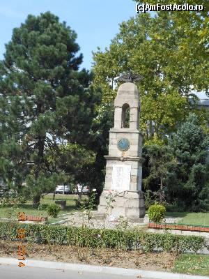 [P10] Kladovo - Monumentul eroilor aflat lângă biserică.  » foto by iulianic
 - 
<span class="allrVoted glyphicon glyphicon-heart hidden" id="av554040"></span>
<a class="m-l-10 hidden" id="sv554040" onclick="voting_Foto_DelVot(,554040,7892)" role="button">șterge vot <span class="glyphicon glyphicon-remove"></span></a>
<a id="v9554040" class=" c-red"  onclick="voting_Foto_SetVot(554040)" role="button"><span class="glyphicon glyphicon-heart-empty"></span> <b>LIKE</b> = Votează poza</a> <img class="hidden"  id="f554040W9" src="/imagini/loader.gif" border="0" /><span class="AjErrMes hidden" id="e554040ErM"></span>