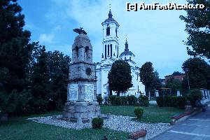 [P01] Biserica si monumentul eroilor » foto by danette*
 - 
<span class="allrVoted glyphicon glyphicon-heart hidden" id="av558826"></span>
<a class="m-l-10 hidden" id="sv558826" onclick="voting_Foto_DelVot(,558826,7892)" role="button">șterge vot <span class="glyphicon glyphicon-remove"></span></a>
<a id="v9558826" class=" c-red"  onclick="voting_Foto_SetVot(558826)" role="button"><span class="glyphicon glyphicon-heart-empty"></span> <b>LIKE</b> = Votează poza</a> <img class="hidden"  id="f558826W9" src="/imagini/loader.gif" border="0" /><span class="AjErrMes hidden" id="e558826ErM"></span>