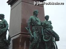 [P04] Helsinki - Detaliu din grupul statuar din Piata Senatului » foto by popescu.borsa*
 - 
<span class="allrVoted glyphicon glyphicon-heart hidden" id="av157312"></span>
<a class="m-l-10 hidden" id="sv157312" onclick="voting_Foto_DelVot(,157312,7893)" role="button">șterge vot <span class="glyphicon glyphicon-remove"></span></a>
<a id="v9157312" class=" c-red"  onclick="voting_Foto_SetVot(157312)" role="button"><span class="glyphicon glyphicon-heart-empty"></span> <b>LIKE</b> = Votează poza</a> <img class="hidden"  id="f157312W9" src="/imagini/loader.gif" border="0" /><span class="AjErrMes hidden" id="e157312ErM"></span>