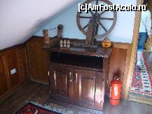 [P26] Obiect decorativ amplasat pe hol la mansardă (lângă intrarea în apartament).  » foto by Floryn81
 - 
<span class="allrVoted glyphicon glyphicon-heart hidden" id="av360395"></span>
<a class="m-l-10 hidden" id="sv360395" onclick="voting_Foto_DelVot(,360395,7904)" role="button">șterge vot <span class="glyphicon glyphicon-remove"></span></a>
<a id="v9360395" class=" c-red"  onclick="voting_Foto_SetVot(360395)" role="button"><span class="glyphicon glyphicon-heart-empty"></span> <b>LIKE</b> = Votează poza</a> <img class="hidden"  id="f360395W9" src="/imagini/loader.gif" border="0" /><span class="AjErrMes hidden" id="e360395ErM"></span>