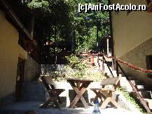 [P04] În clădirea din stânga se află bucătăria; mai sus se observă foișoarele.  » foto by Floryn81
 - 
<span class="allrVoted glyphicon glyphicon-heart hidden" id="av360363"></span>
<a class="m-l-10 hidden" id="sv360363" onclick="voting_Foto_DelVot(,360363,7904)" role="button">șterge vot <span class="glyphicon glyphicon-remove"></span></a>
<a id="v9360363" class=" c-red"  onclick="voting_Foto_SetVot(360363)" role="button"><span class="glyphicon glyphicon-heart-empty"></span> <b>LIKE</b> = Votează poza</a> <img class="hidden"  id="f360363W9" src="/imagini/loader.gif" border="0" /><span class="AjErrMes hidden" id="e360363ErM"></span>