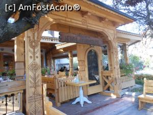 [P01] Hanul Haiducilor - Râmnicu Vâlcea. Intrarea. » foto by iulianic
 - 
<span class="allrVoted glyphicon glyphicon-heart hidden" id="av1252728"></span>
<a class="m-l-10 hidden" id="sv1252728" onclick="voting_Foto_DelVot(,1252728,7905)" role="button">șterge vot <span class="glyphicon glyphicon-remove"></span></a>
<a id="v91252728" class=" c-red"  onclick="voting_Foto_SetVot(1252728)" role="button"><span class="glyphicon glyphicon-heart-empty"></span> <b>LIKE</b> = Votează poza</a> <img class="hidden"  id="f1252728W9" src="/imagini/loader.gif" border="0" /><span class="AjErrMes hidden" id="e1252728ErM"></span>