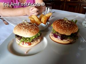 [P05] Restaurantul hotelului Simfonia.Burgerii de vita,probabil cel mai comandat preparat din meniul restaurantului.Deliciosi! » foto by Floria
 - 
<span class="allrVoted glyphicon glyphicon-heart hidden" id="av1227586"></span>
<a class="m-l-10 hidden" id="sv1227586" onclick="voting_Foto_DelVot(,1227586,7905)" role="button">șterge vot <span class="glyphicon glyphicon-remove"></span></a>
<a id="v91227586" class=" c-red"  onclick="voting_Foto_SetVot(1227586)" role="button"><span class="glyphicon glyphicon-heart-empty"></span> <b>LIKE</b> = Votează poza</a> <img class="hidden"  id="f1227586W9" src="/imagini/loader.gif" border="0" /><span class="AjErrMes hidden" id="e1227586ErM"></span>